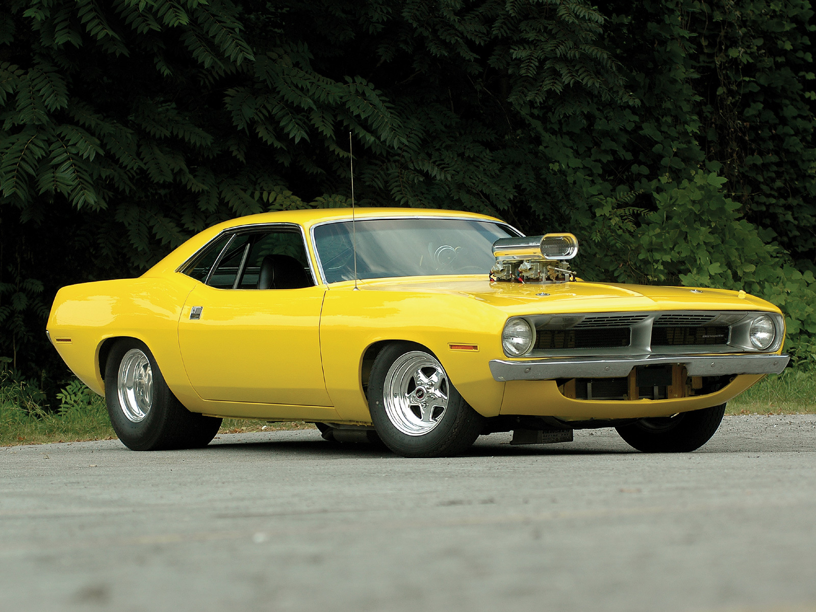 Yellow muscle car with supercharger