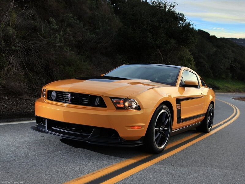 Yellow Mustang Boss 302 — Dynamic