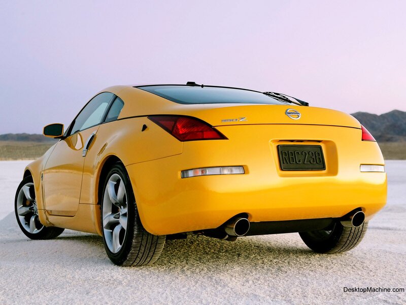 yellow nissan 350z sports car