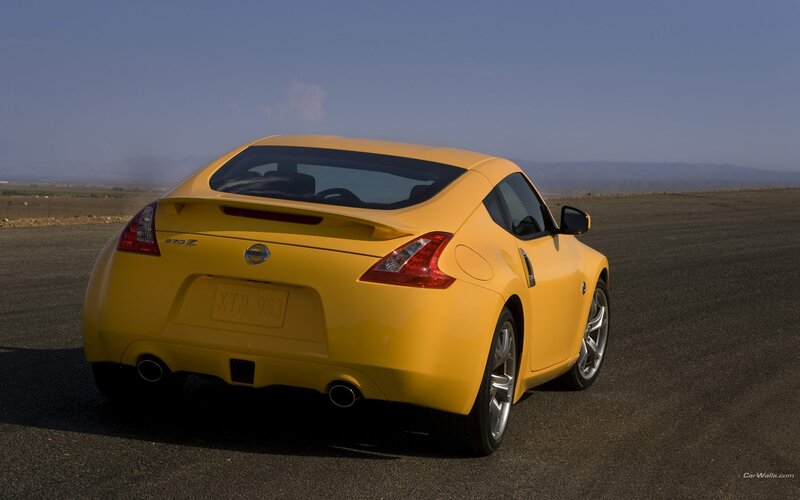 yellow nissan 370z sports car