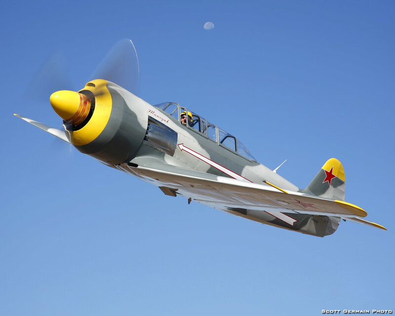 Yellow-nosed Propeller Plane