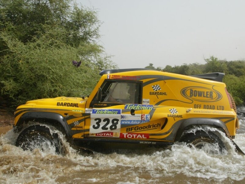 Yellow Off-road Vehicle — Action, Photograph