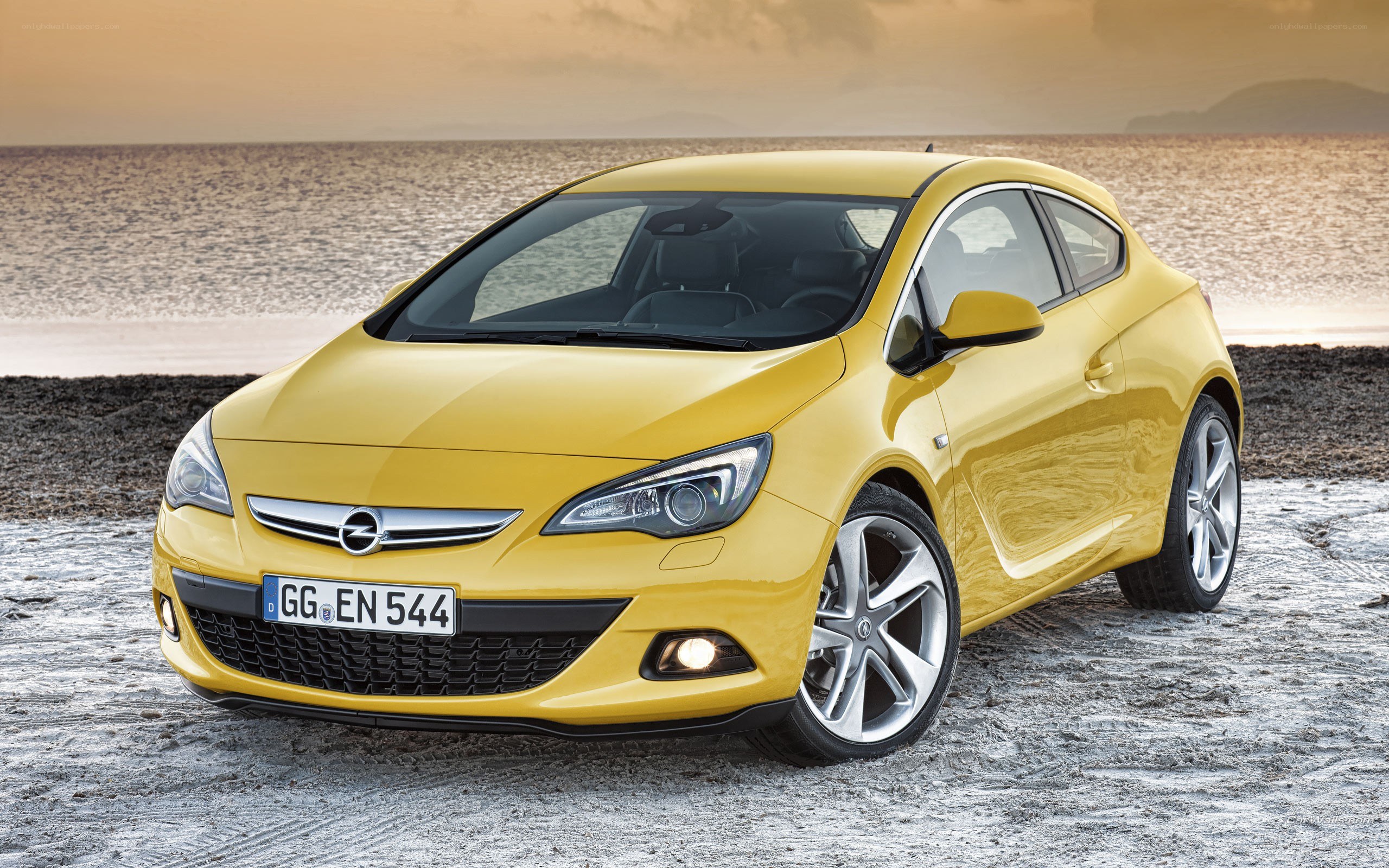 yellow opel astra gtc