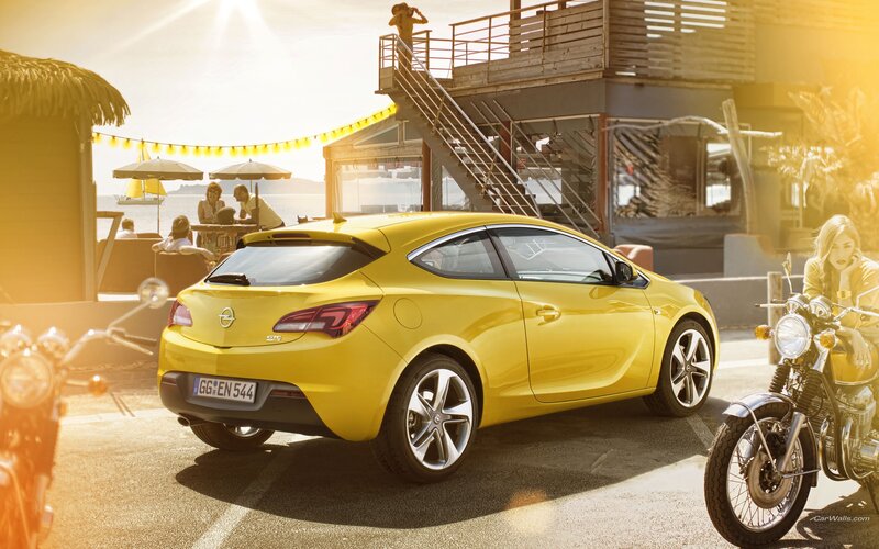 Yellow Opel Astra Gtc — Sunny