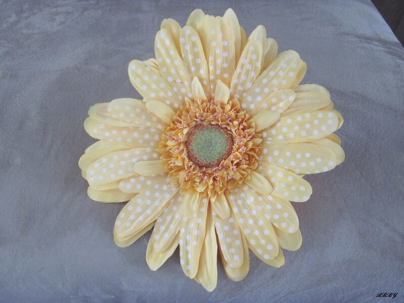 Yellow Polka-dot Flower — Calm