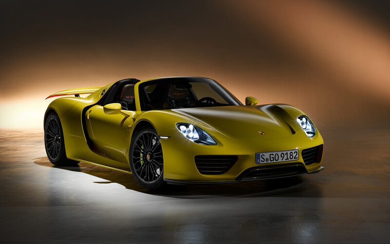 Yellow Porsche 918 Spyder