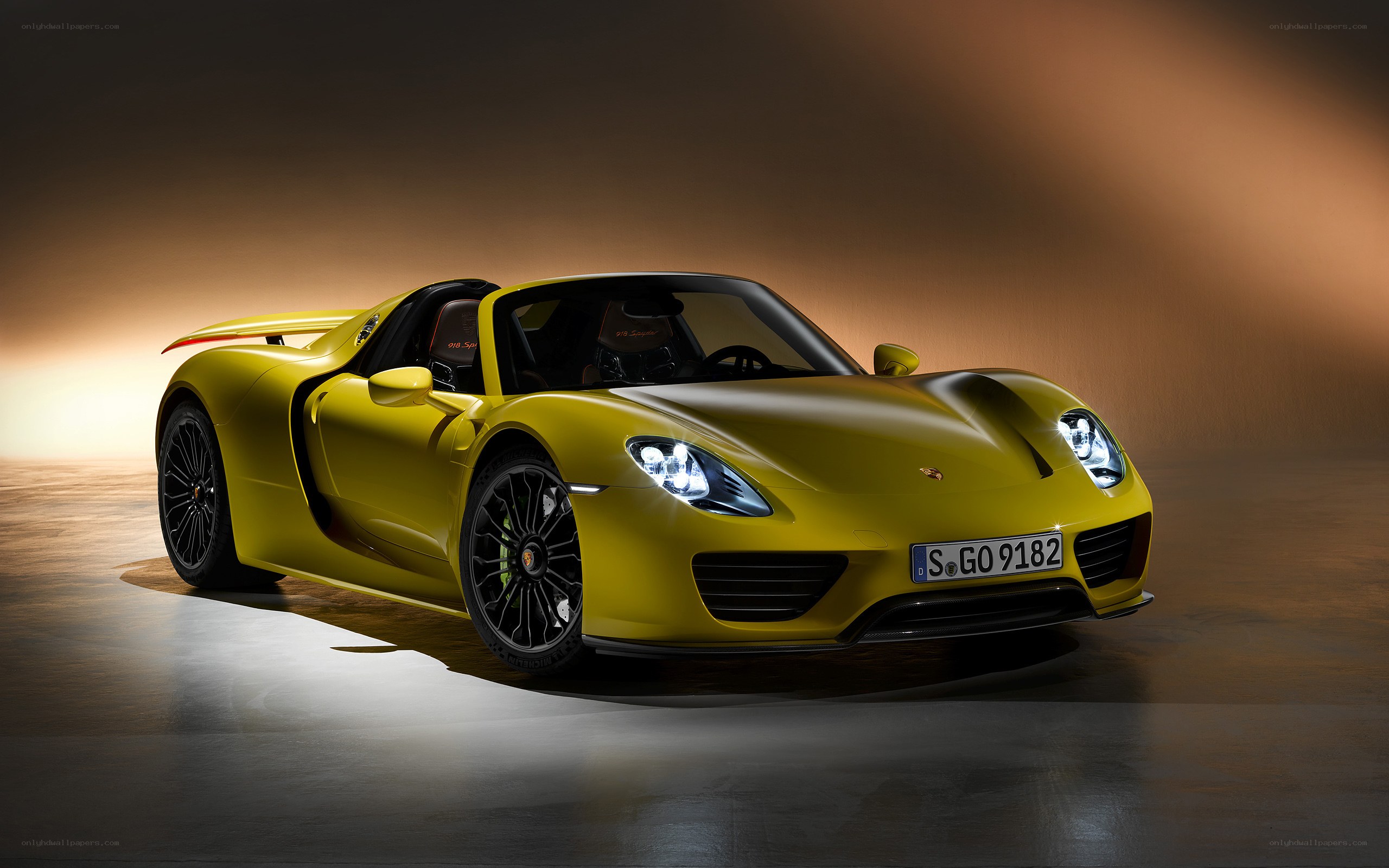 Yellow Porsche 918 Spyder