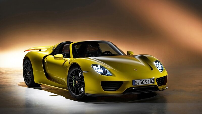 Yellow Porsche 918 Spyder