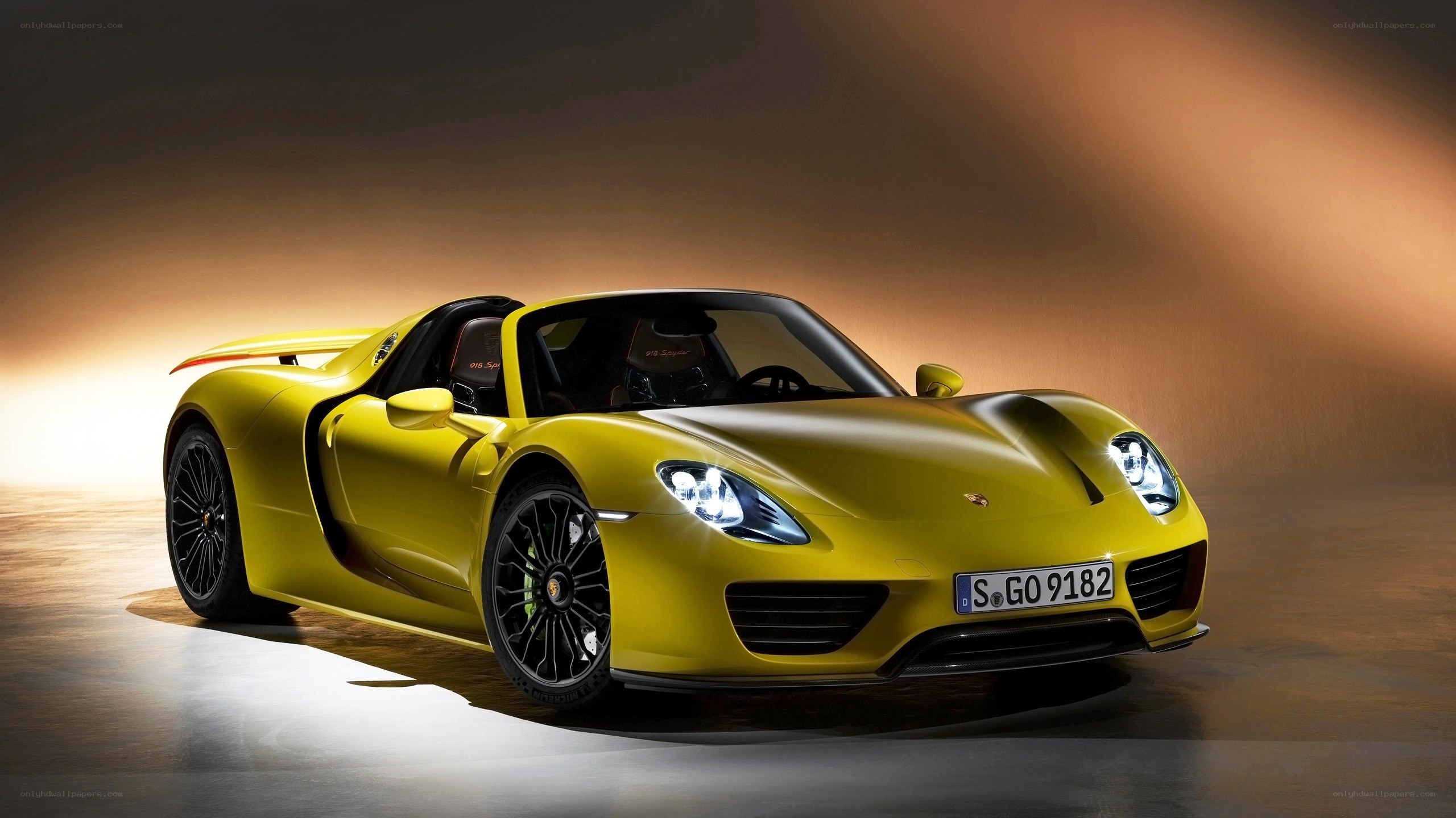 Yellow Porsche 918 Spyder