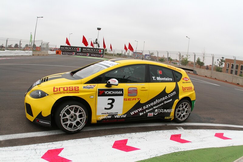 Yellow Race Car on Track — Neutral