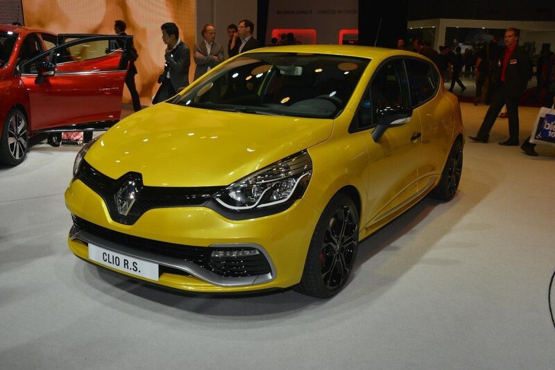 Yellow Renault Clio Rs — Neutral