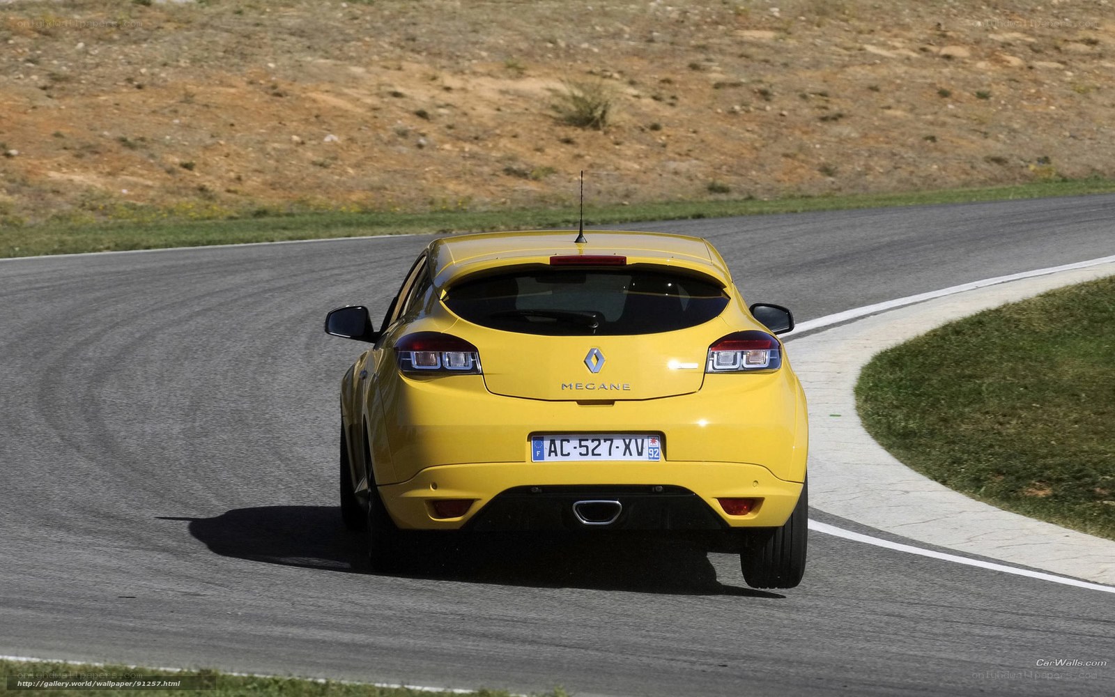 Yellow Renault Mégane on track