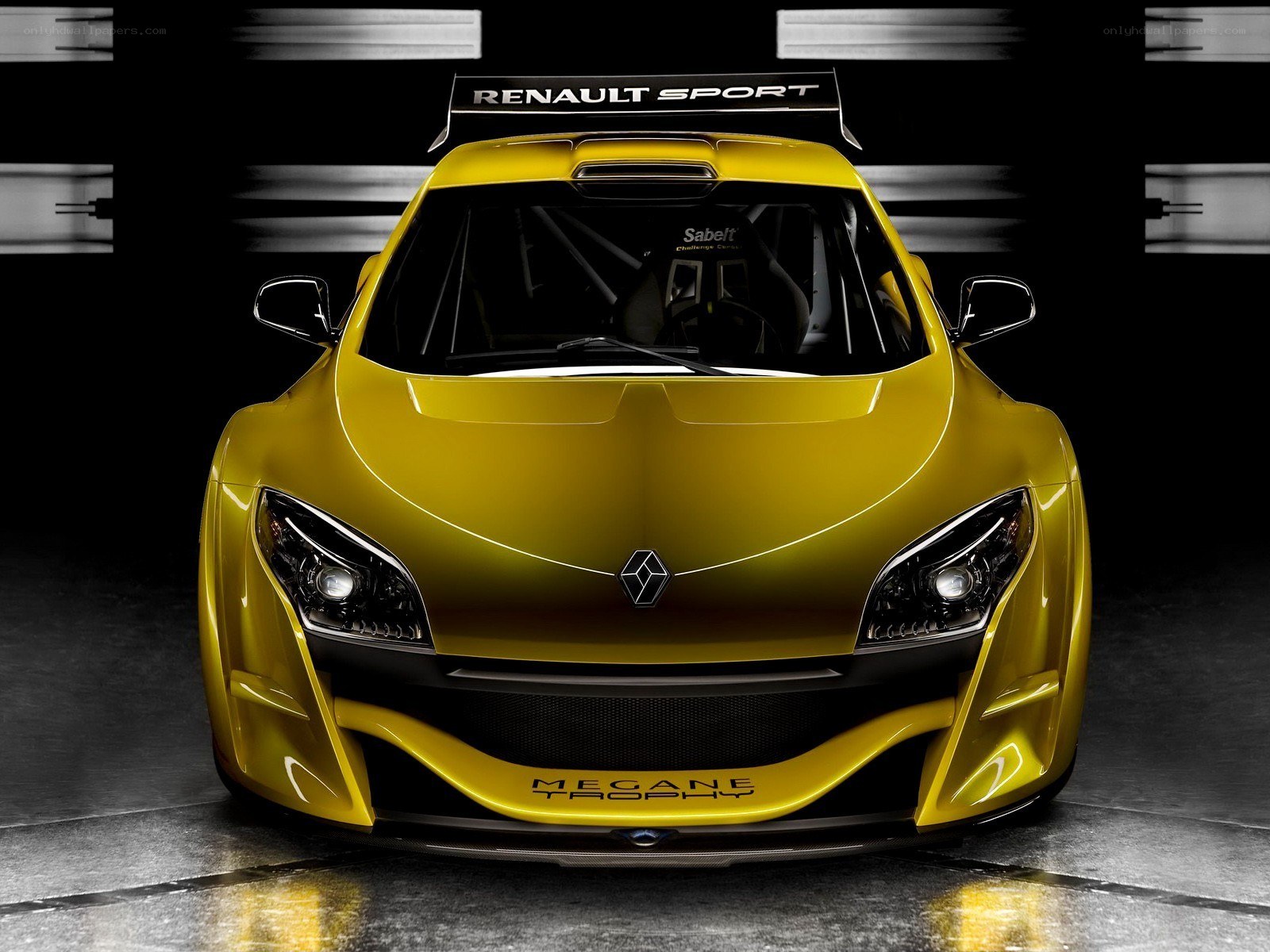 Yellow Renault Mégane Trophy