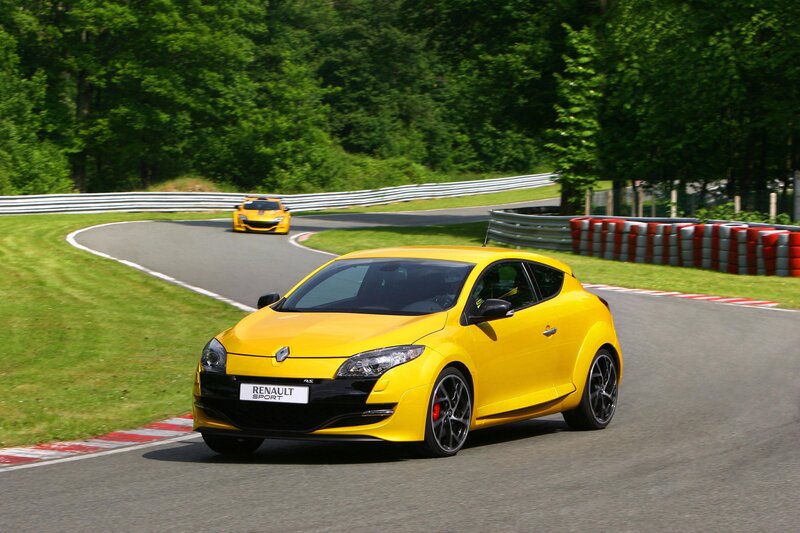 Yellow Renault Sport Car — Dynamic