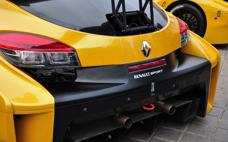 Yellow Renault Sport race car
