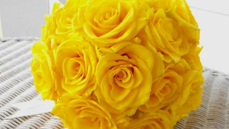 Yellow Rose Bouquet — Calm, Photograph, Wicker Surface