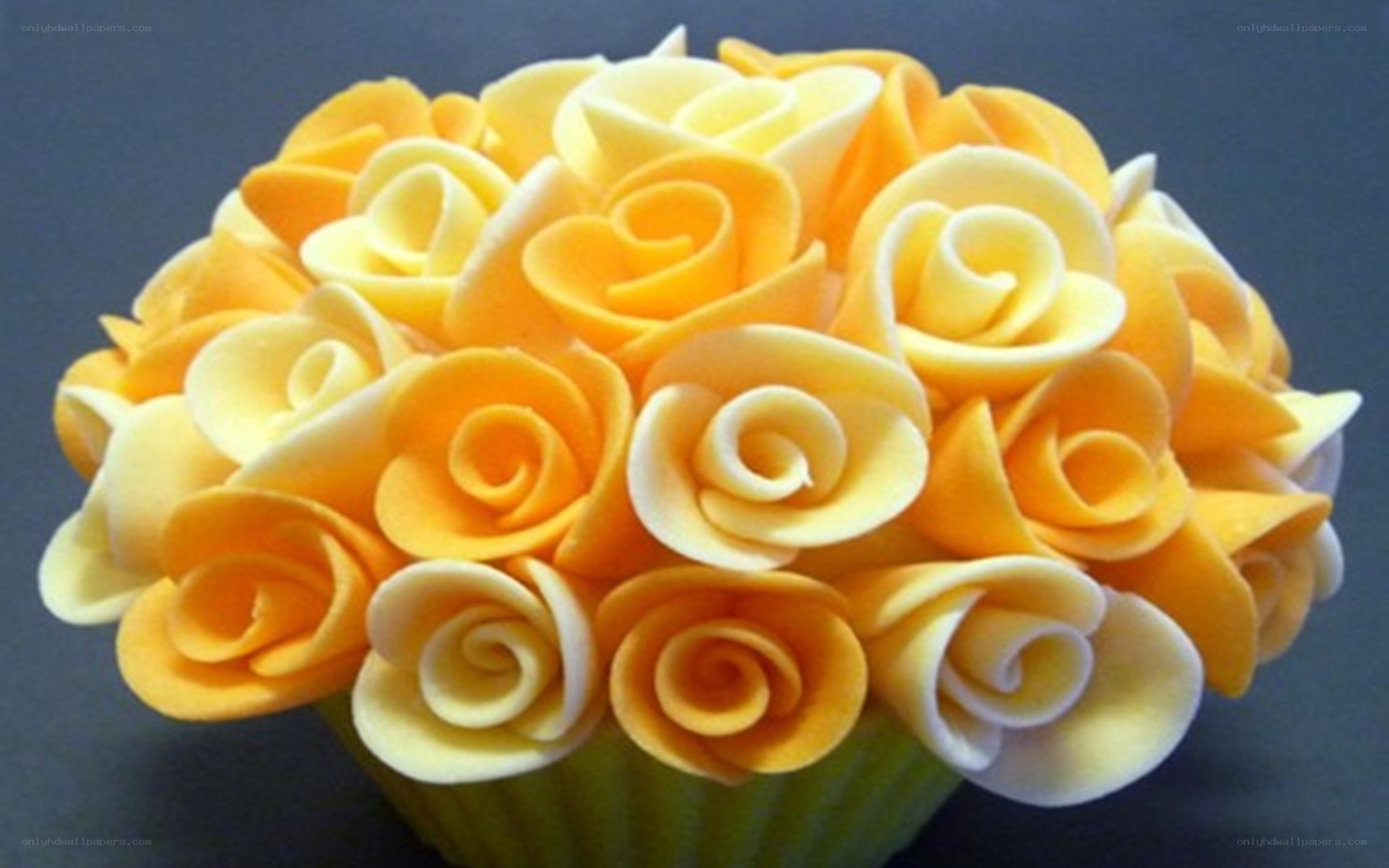 yellow rose bouquet cupcake