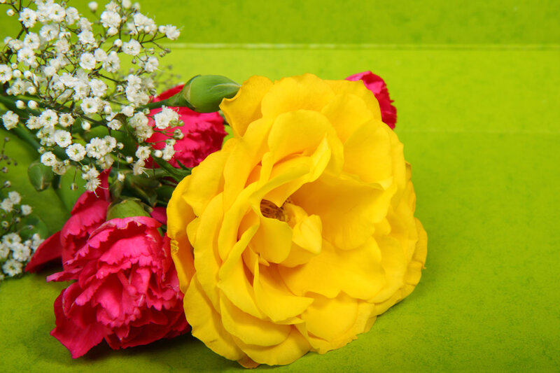 Yellow Rose with Carnations
