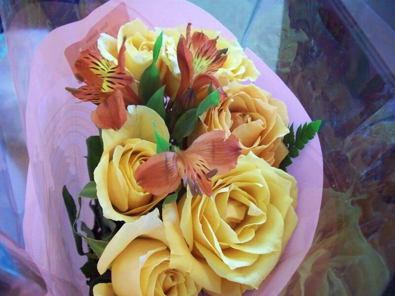 yellow roses and alstroemeria bouquet