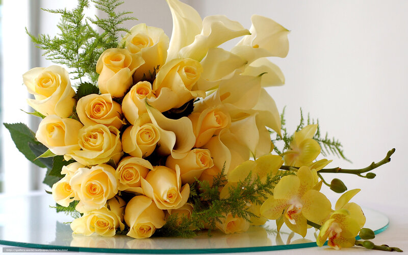 Yellow roses and calla lilies bouquet