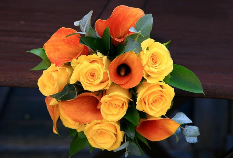 Yellow roses and calla lilies bouquet