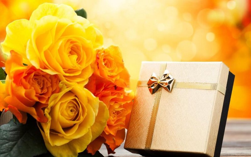 Yellow Roses and Gift Box — Warm, Autumn, Photograph, Gift Box, Bow