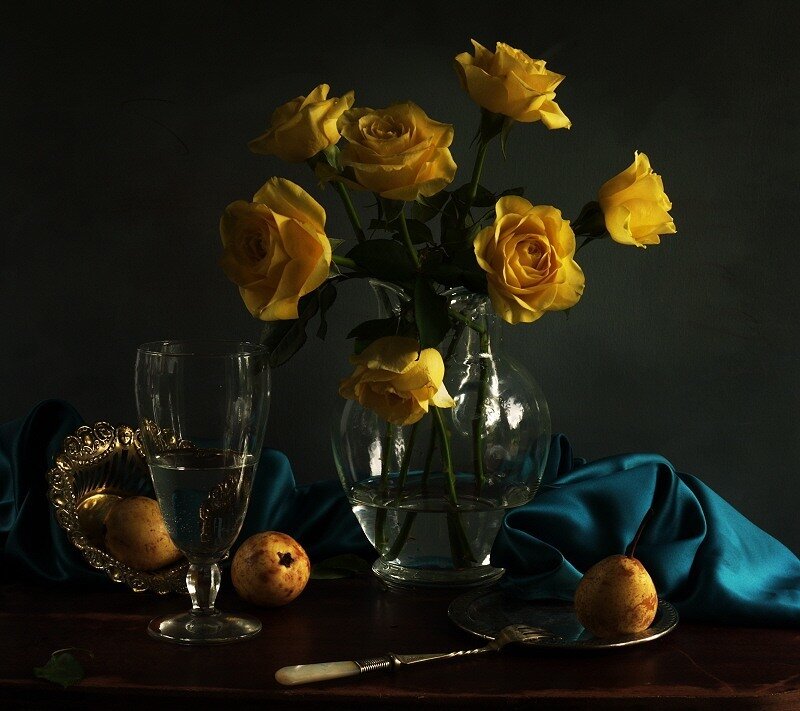 Yellow Roses in Vase — Dramatic
