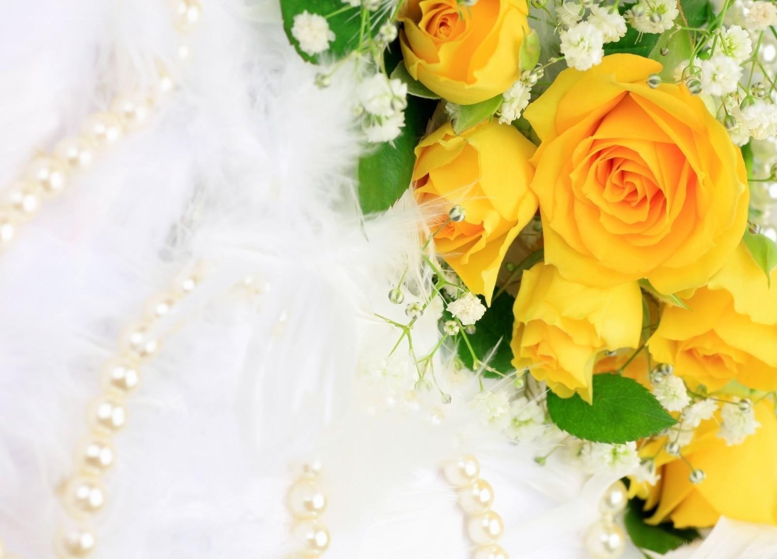 Yellow roses with pearls