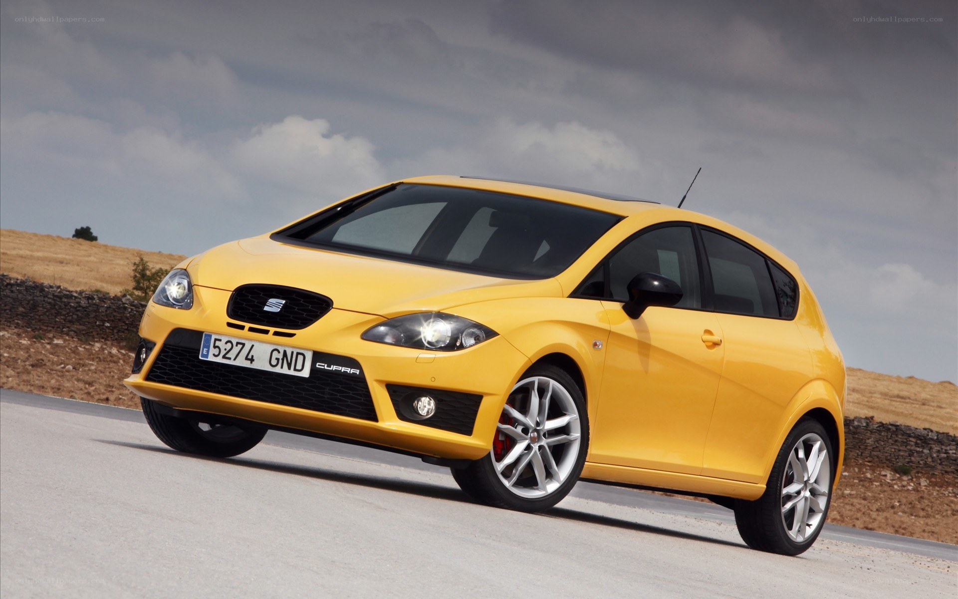 yellow seat cupra car