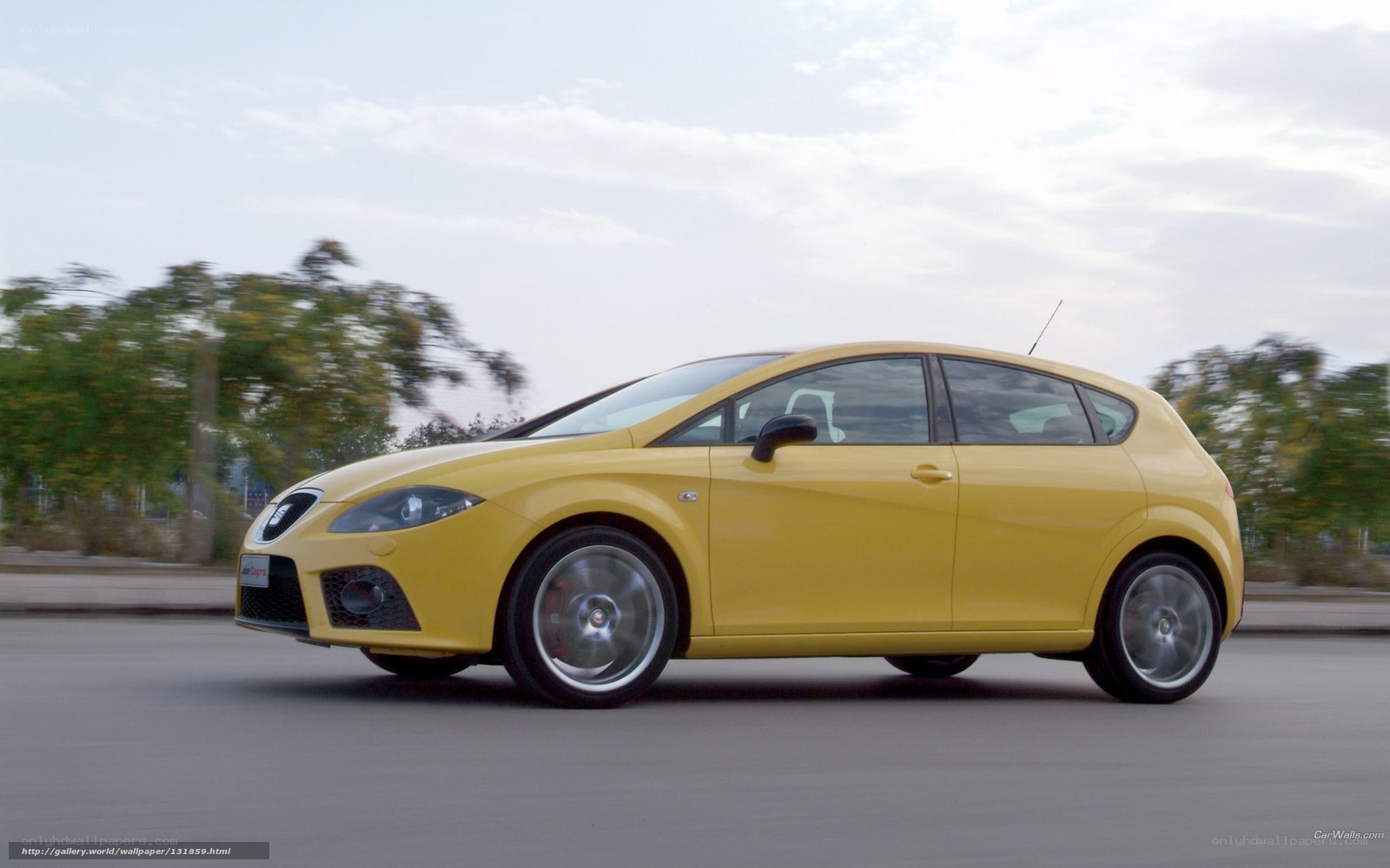 yellow seat Leon car