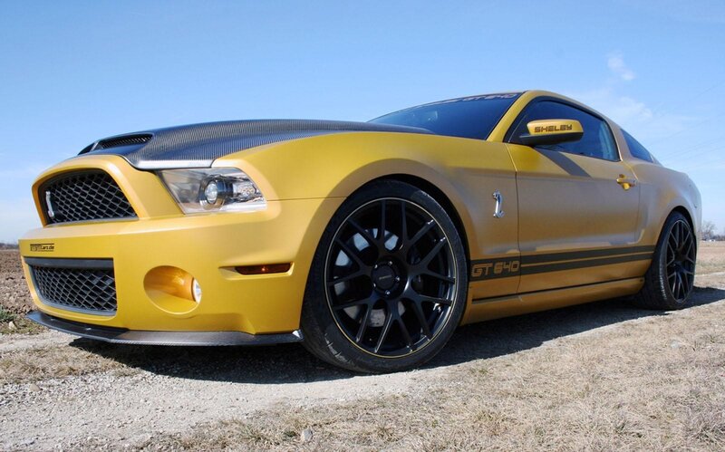 Yellow Shelby GT500 — Outdoor