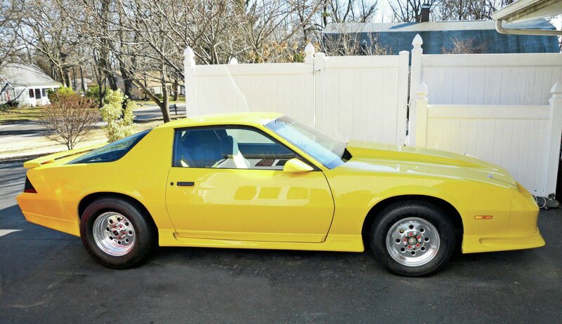Yellow Sports Car — Calm, Autumn