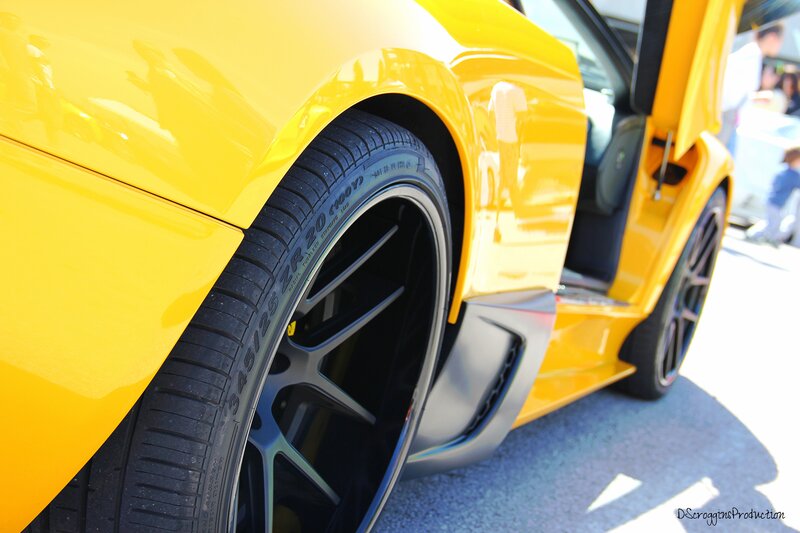 Yellow Sports Car Wheel — Bright
