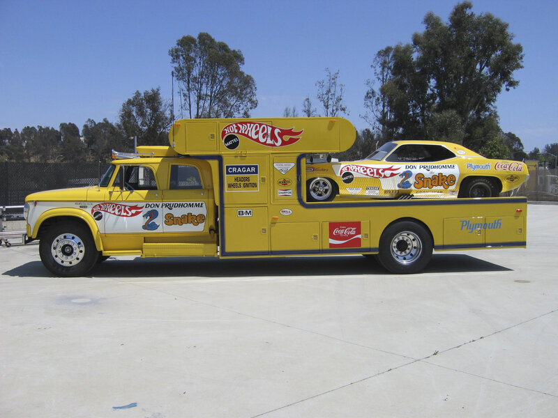 Yellow Tow Truck with Car — Bright