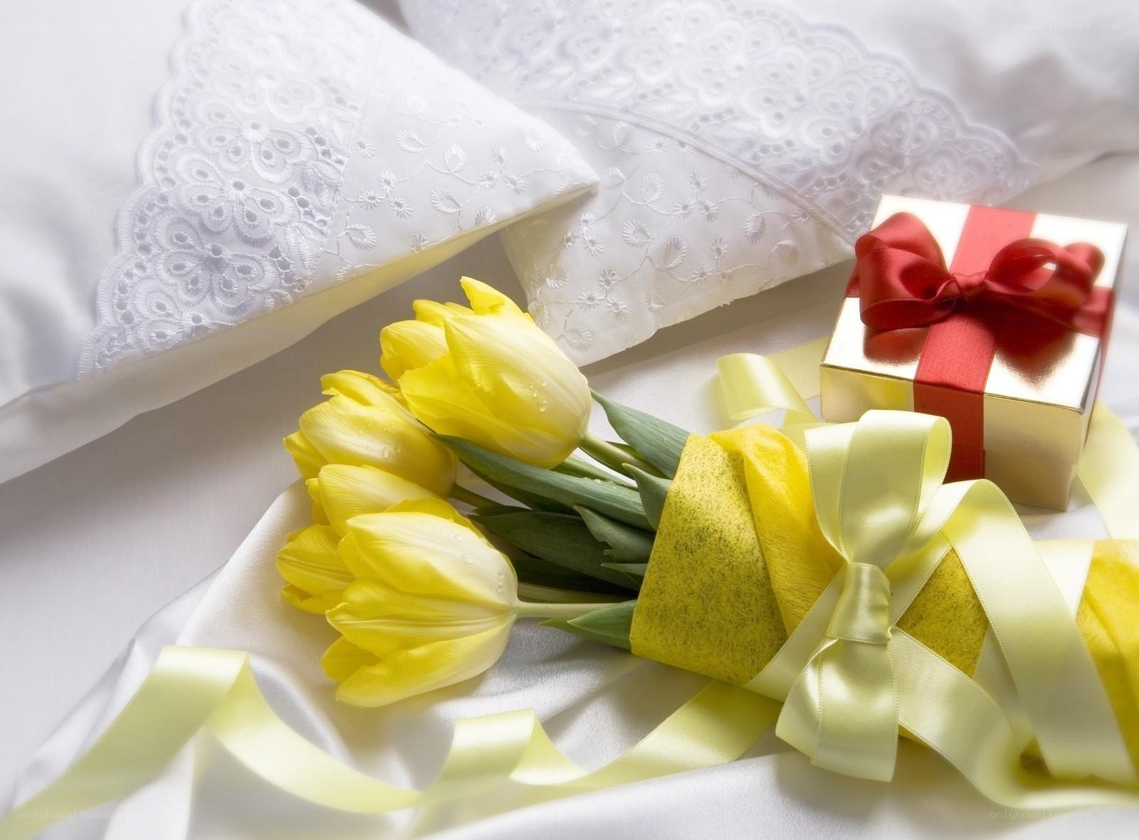 Yellow tulips and gift box