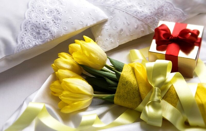 Yellow Tulips and Gift — Calm