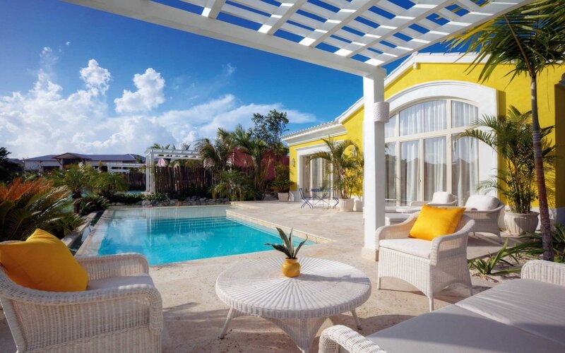 Yellow Villa with Pool — Serene