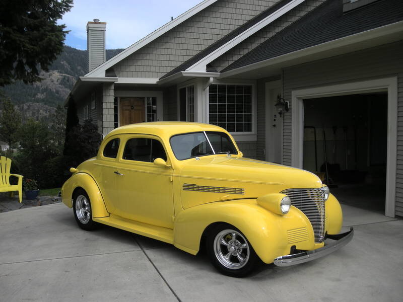 Yellow Vintage Car — Calm, Afternoon, Photograph, House