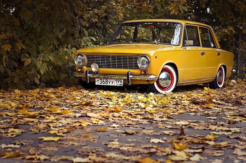 Yellow Vintage Car — Calm, Autumn, Photograph, Leaves