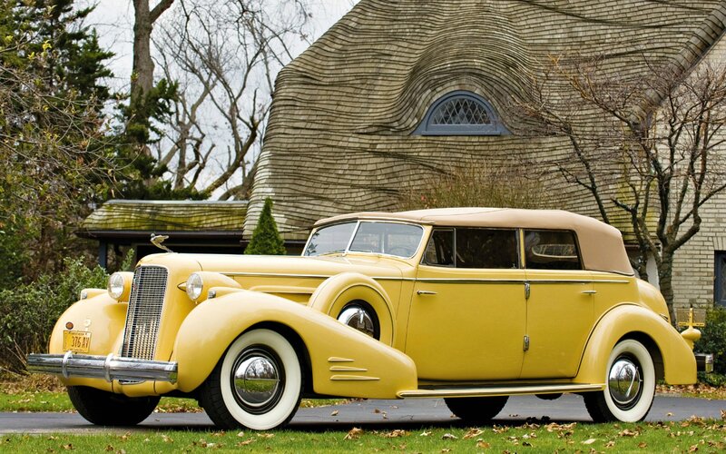 Yellow Vintage Car — Serene, Autumn