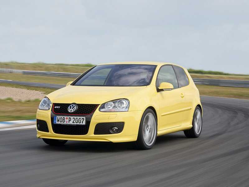 Yellow Volkswagen Golf Gti — Dynamic