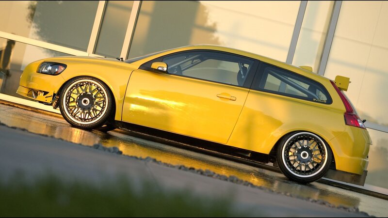 yellow volvo v50 race car