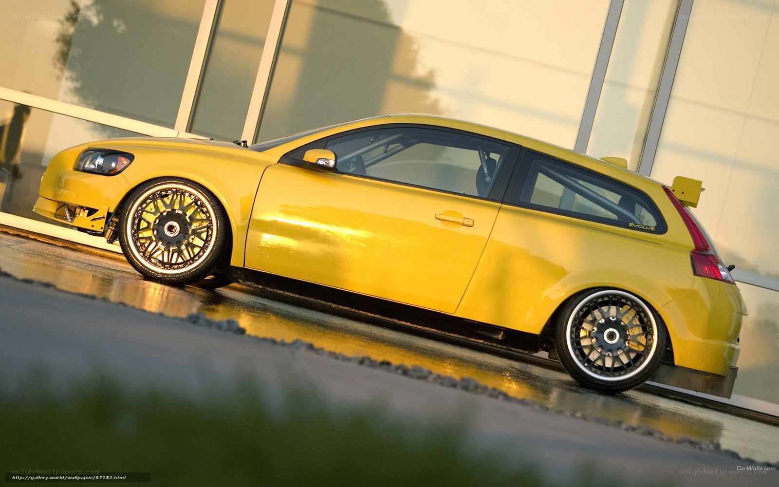 yellow volvo v50 race car