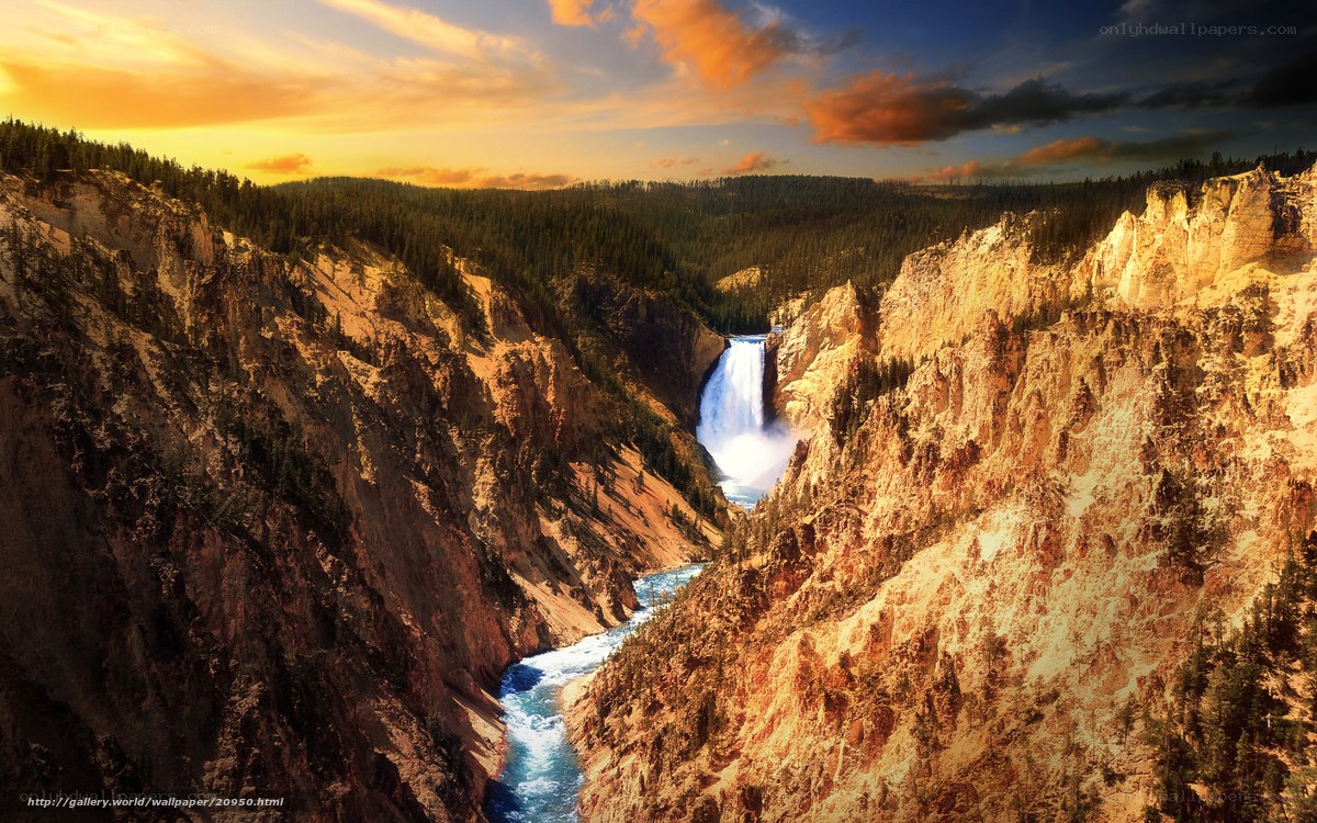 Yellowstone Canyon at Sunset