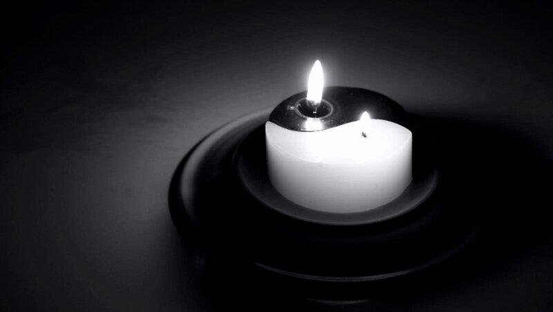 Yin-yang Candle — Black