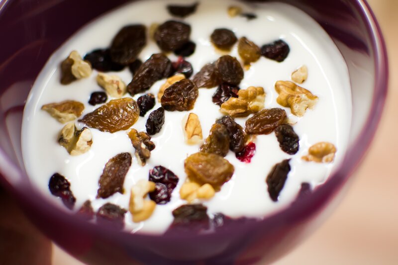 yogurt with nuts and dried fruit