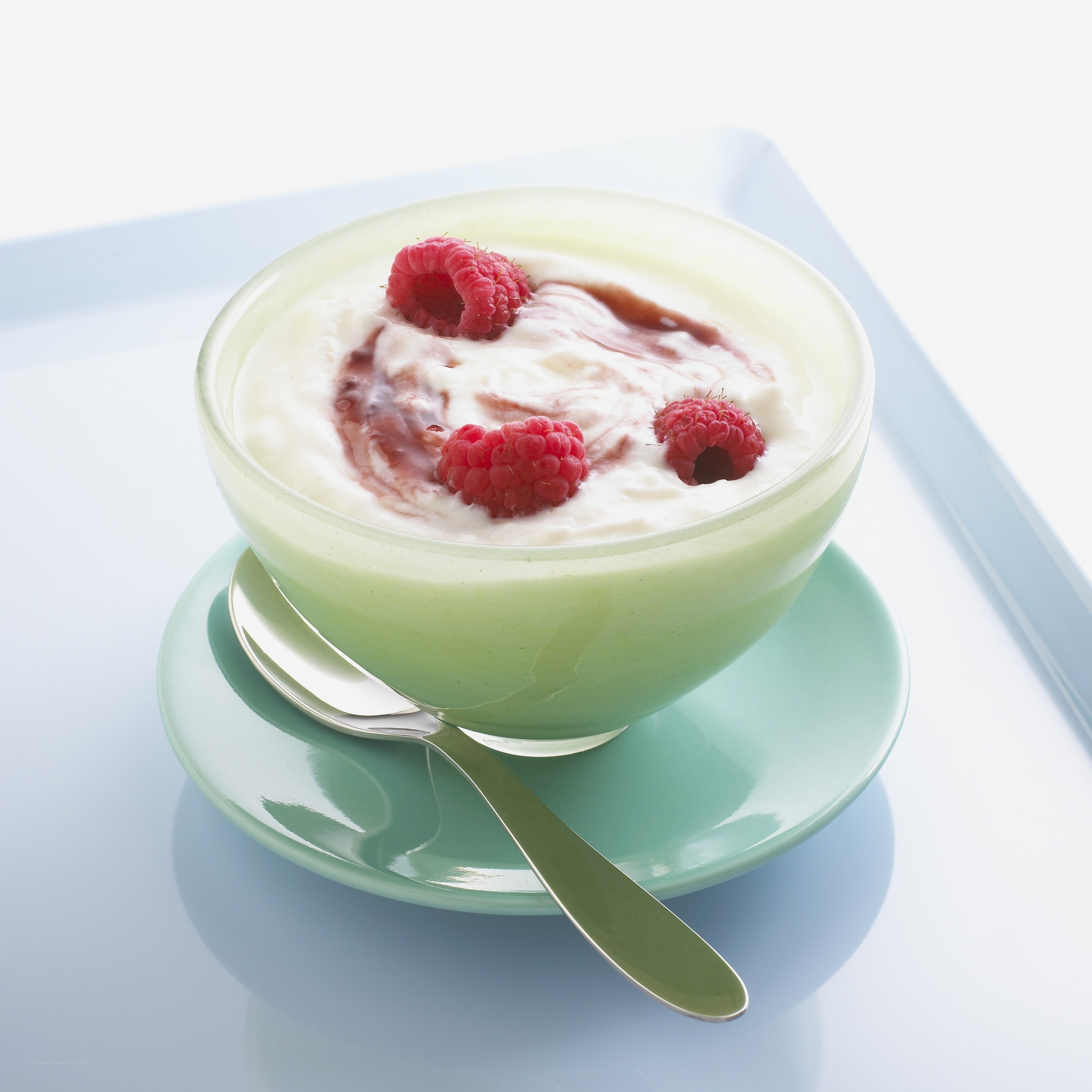 Yogurt with raspberries