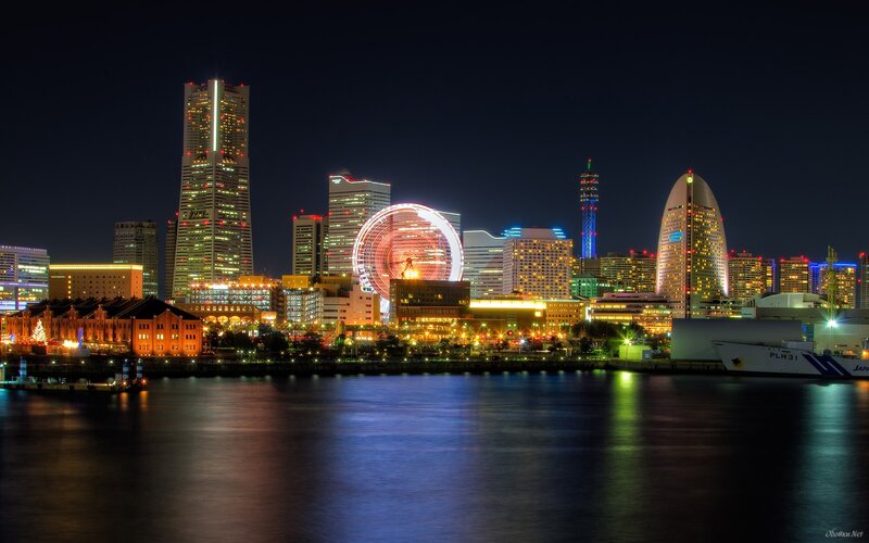 Yokohama Skyline at Night — Black