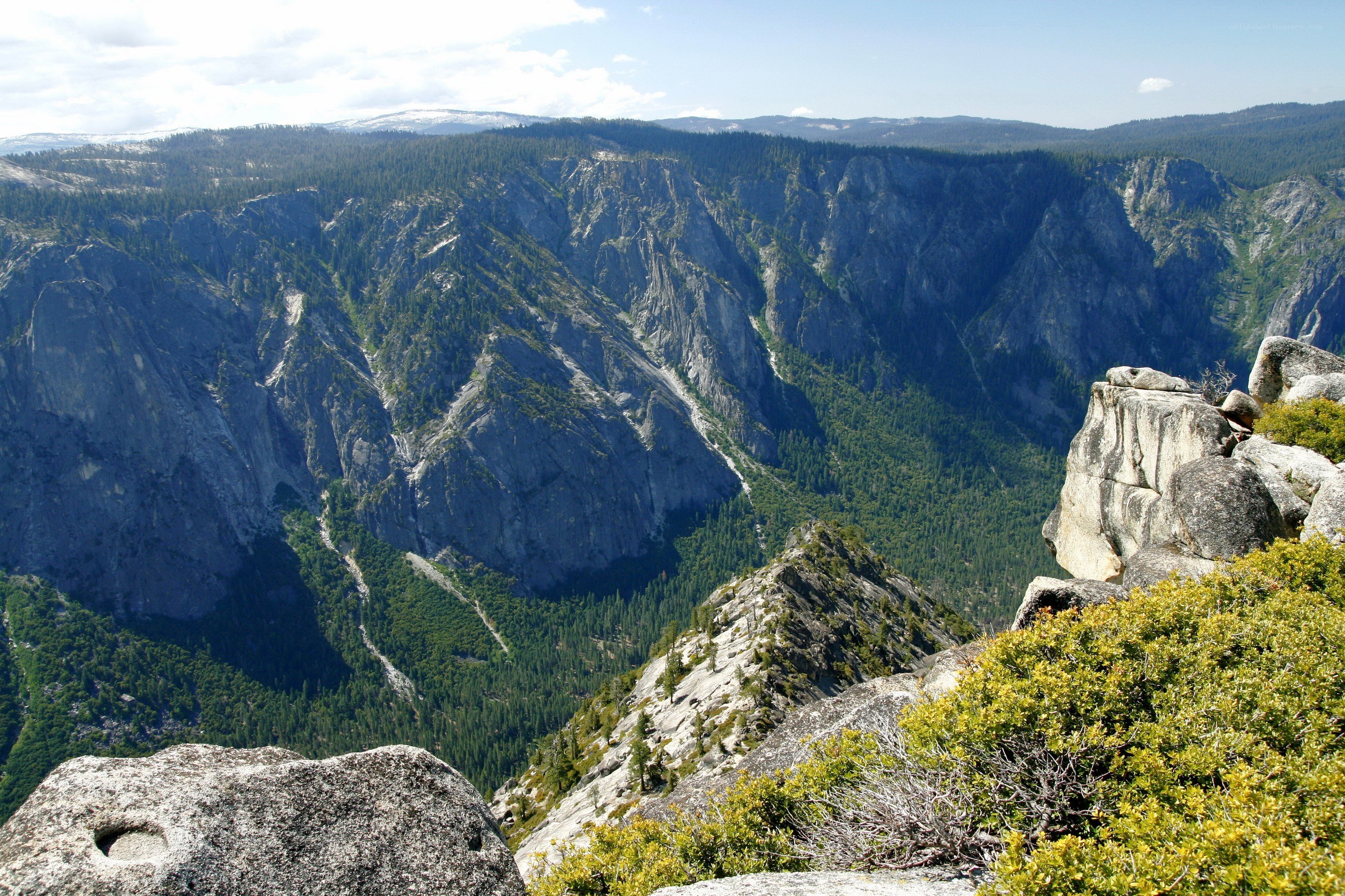 Yosemite canyon vista