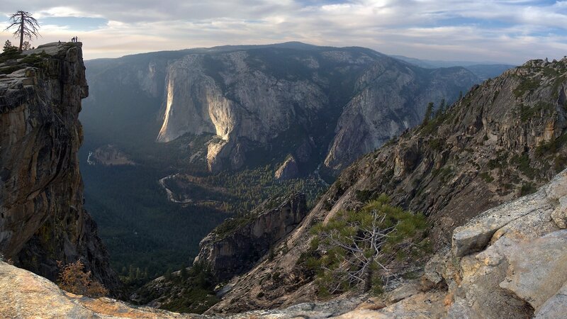 Yosemite cliff overlook